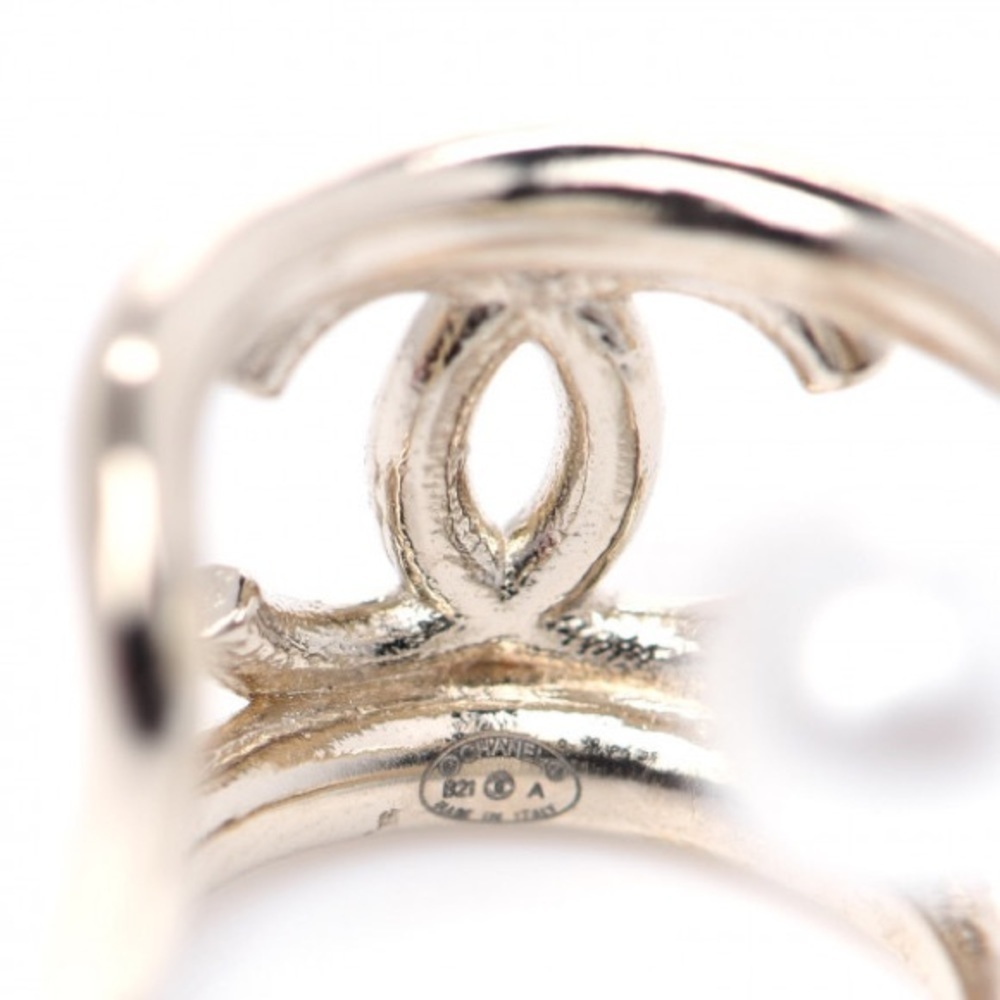 LOWEST! CHANEL Pearl Cuff Earring - Picture 6 of 7